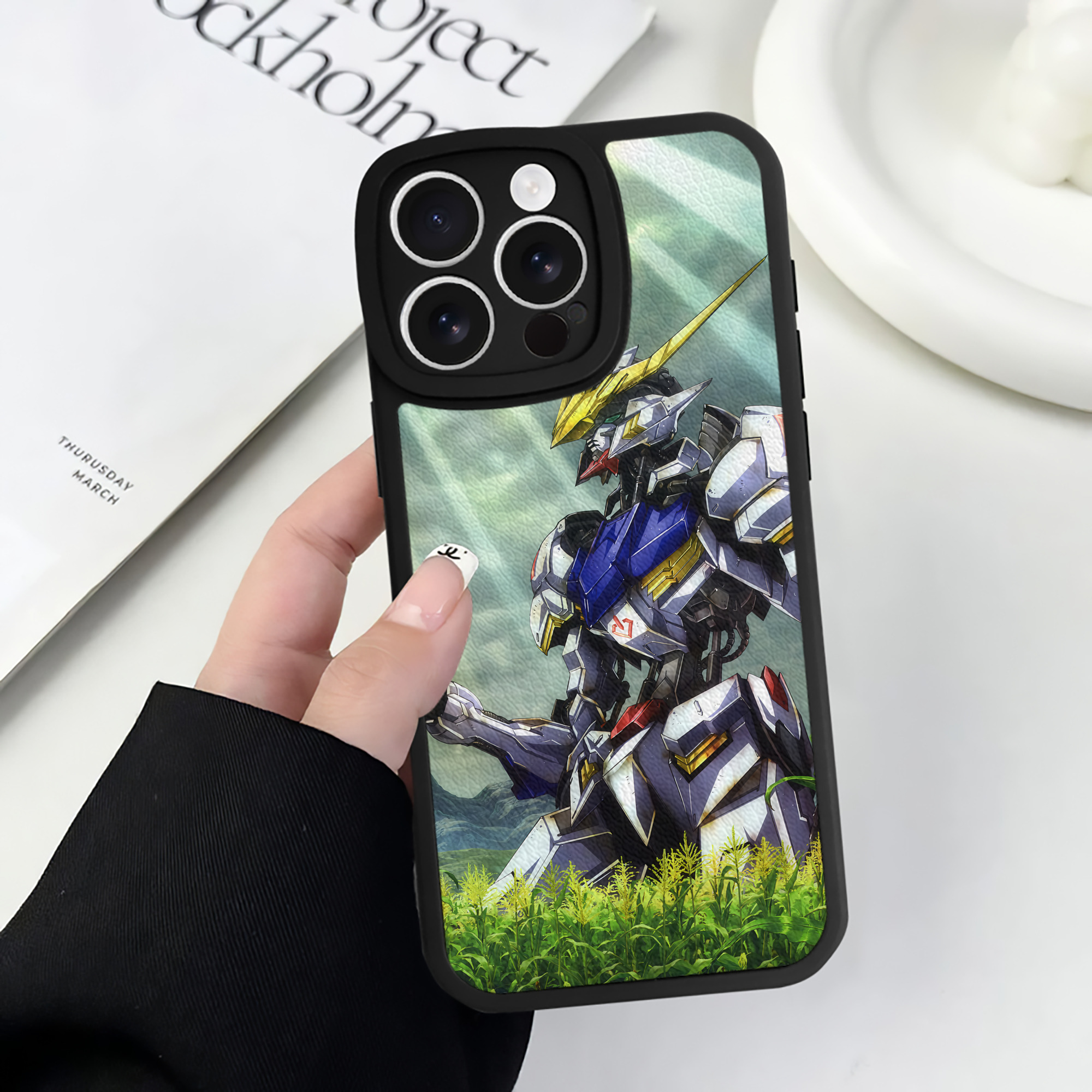 （画像用） 機動戦士ガンダム Mobile Suit Gundam 【iPhone 16シリーズ対応】シリコンスマホケース（レザー調） 材質：シリコン